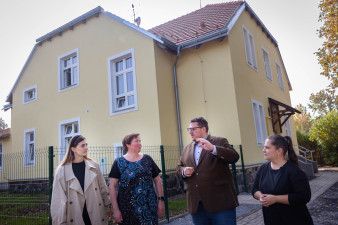 Praha 8 předala Klokánku nový dům pro ohrožené děti