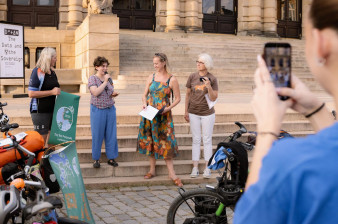 Cyklistická štafeta za klima se zastavila na tři dny v Praze