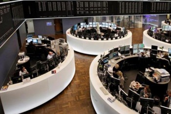 Akciové trhy: Pražská burza oslabila za nižšího objemu obchodů