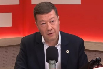 Policie řeší podvody s dávkami. Okamura žádá jejich zrušení
